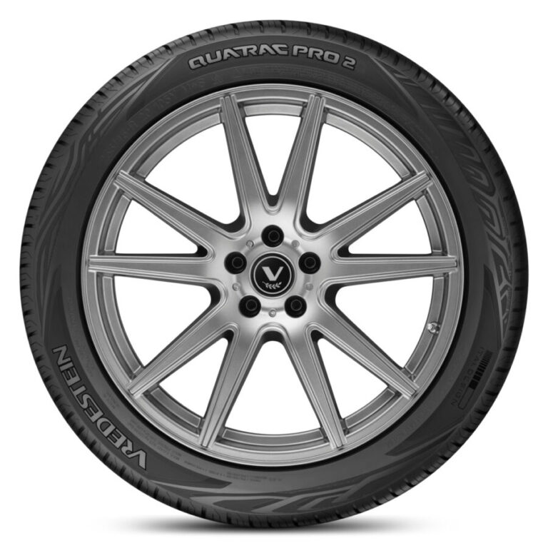 Vredestein Quatrac Pro 2 bietet die besten Bremsleistungen bei Schnee und Nässe in zwei Ganzjahresreifentests von Auto Bild